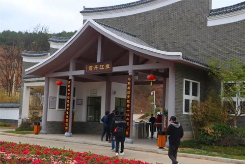 寻幽青龙岩，探秘灵石泉 赣闽粤媒体聚焦新罗文旅新名片